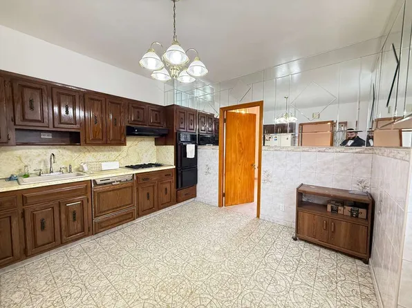 75-12 67th Road image 7 of 11