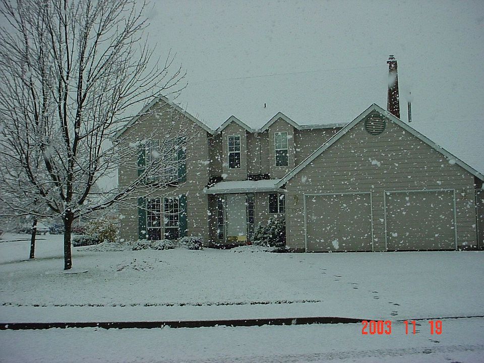 1st image of 1701 SE 161st Pl