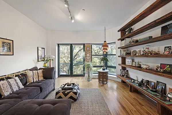 Rented by Compass | media 7