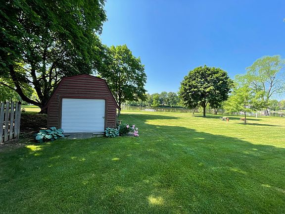 3rd image of 1501 Oconomowoc Ave