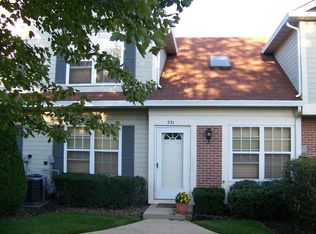 531 Le Parc Cir, Buffalo Grove, IL