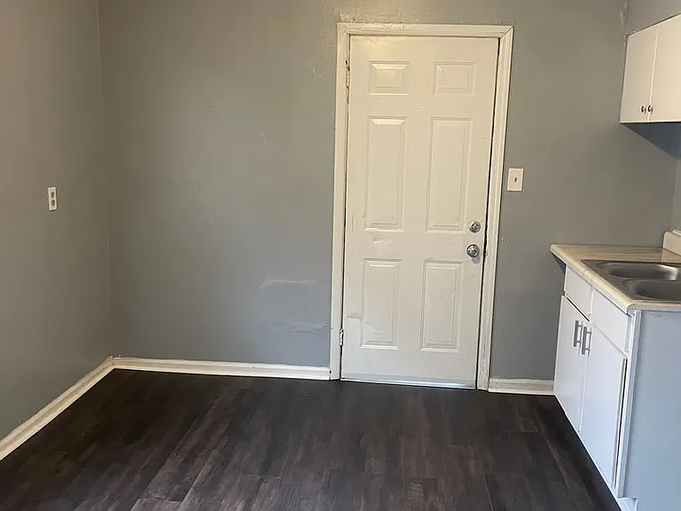 1312 Richmond Ave — Photo 5
