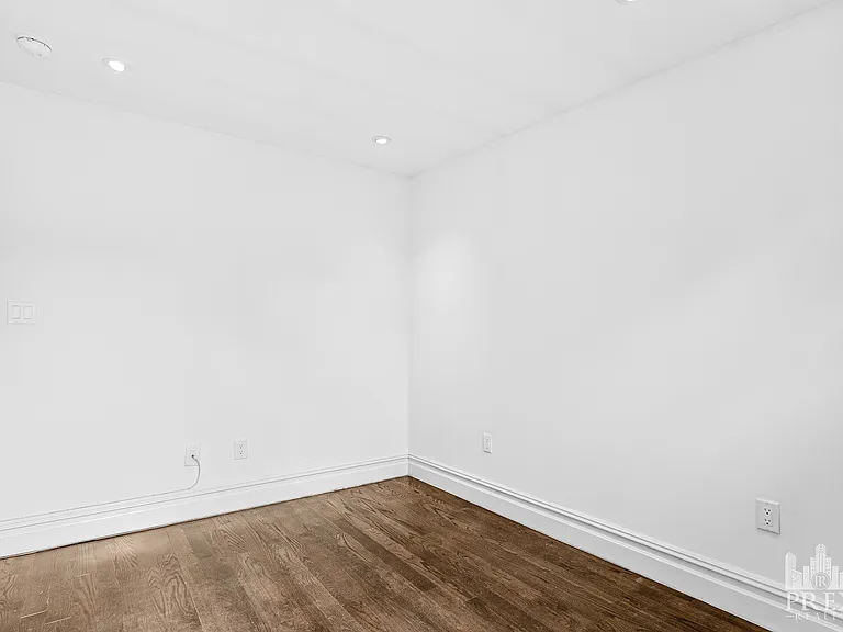244 10th Ave #5E — Photo 10