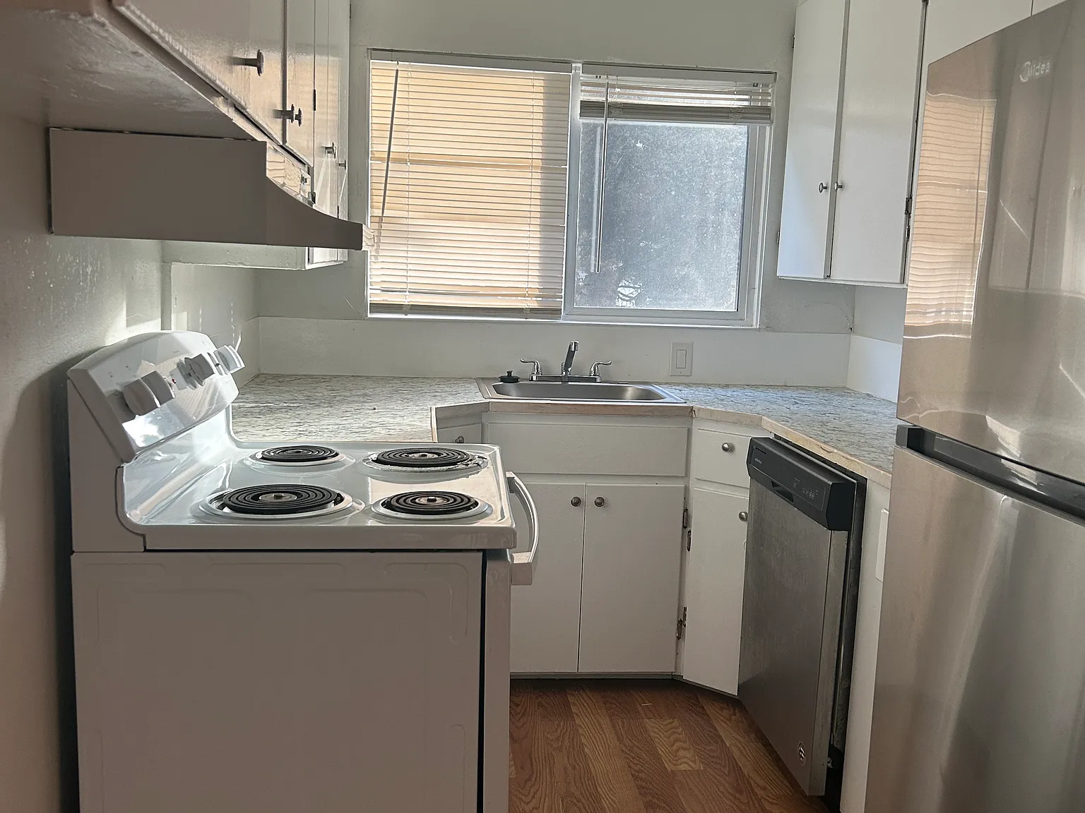 1 bed, 700 sqft, $1,650 — Photo 4