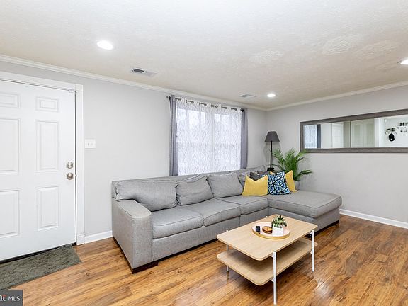 5th image of 8210 Claremont Woods Dr