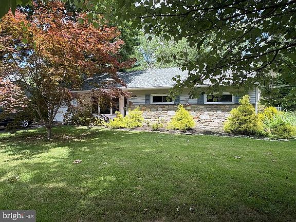 3rd image of 1041 Jeffrey Dr