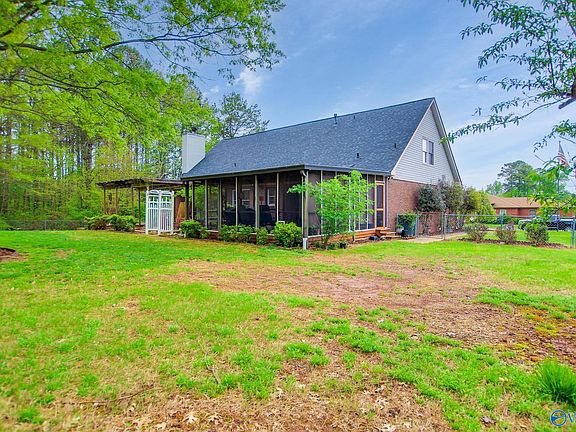 4th image of 200 Arrowfeather Dr NE