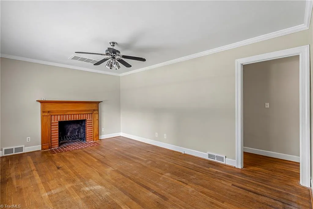 3 bed, 1.5 bath, 1608 sqft, $1,650 — Photo 4