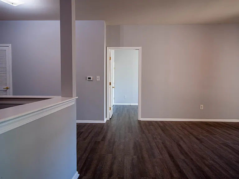 716 Lucy Ct — Photo 7