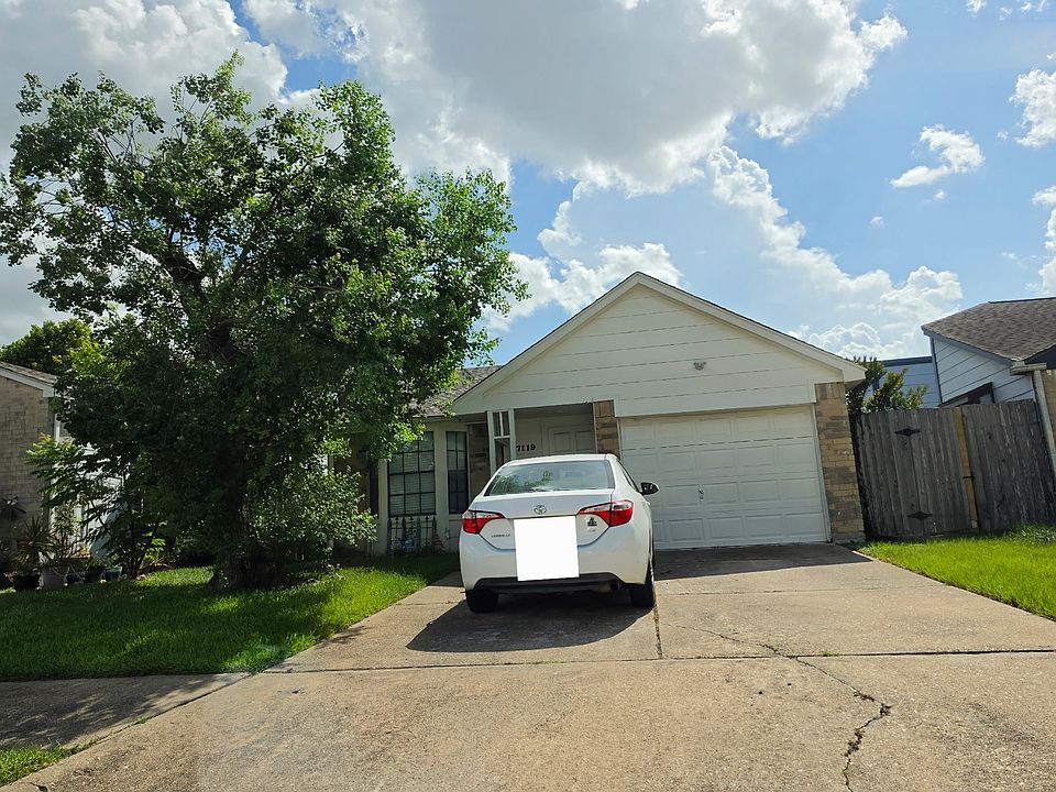 2nd image of 7119 Goldendale Ct