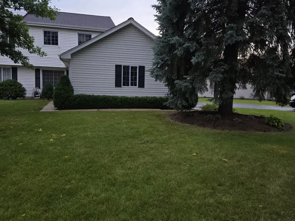 3013 Dorothy Dr, Aurora, IL 60504