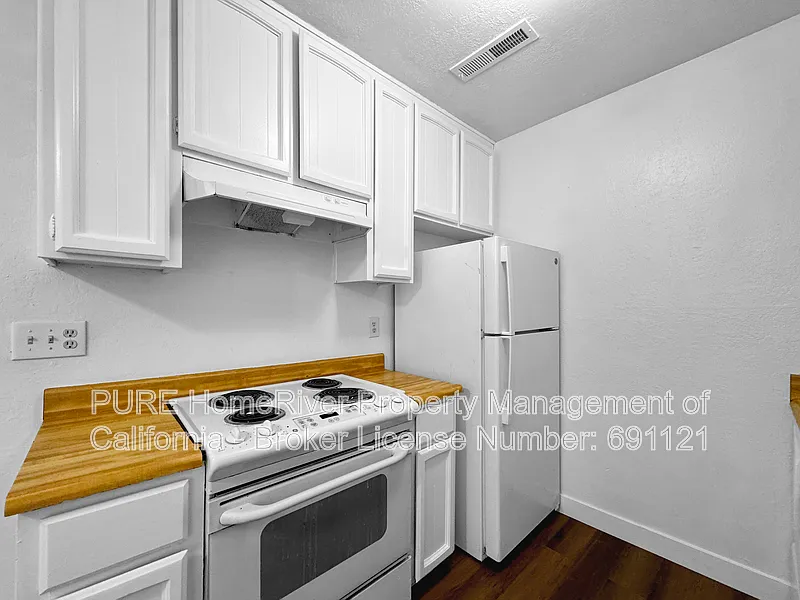 2 bed, 1.0 bath, 975 sqft, $1,425 — Photo 3
