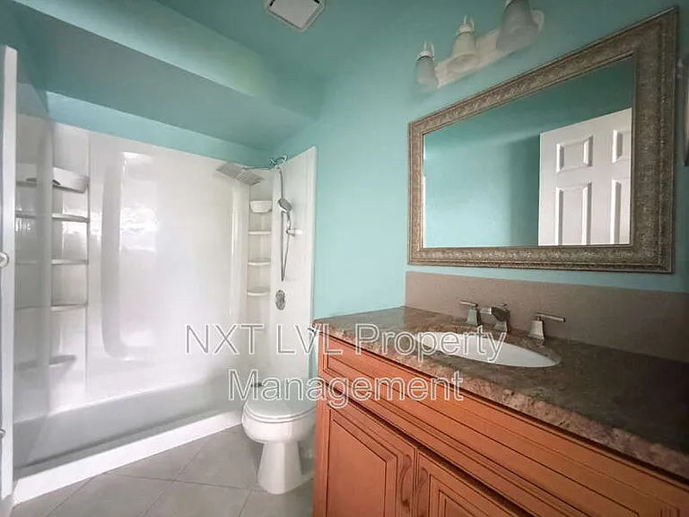 1005 NE 8th Ter — Photo 10