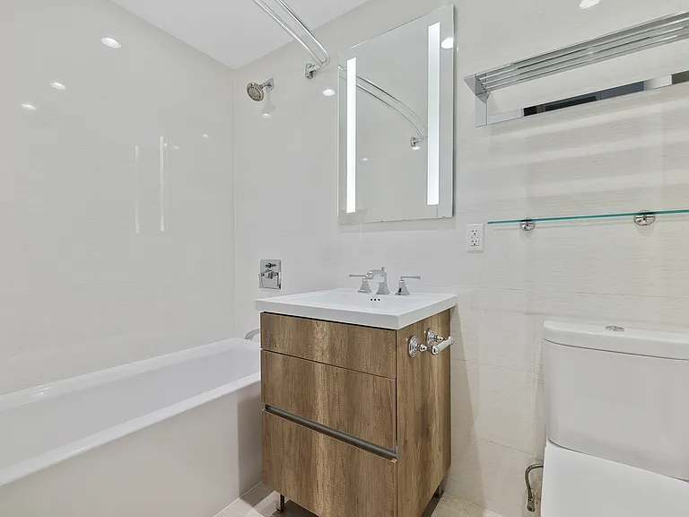 123 E 54th St #7F — Photo 7