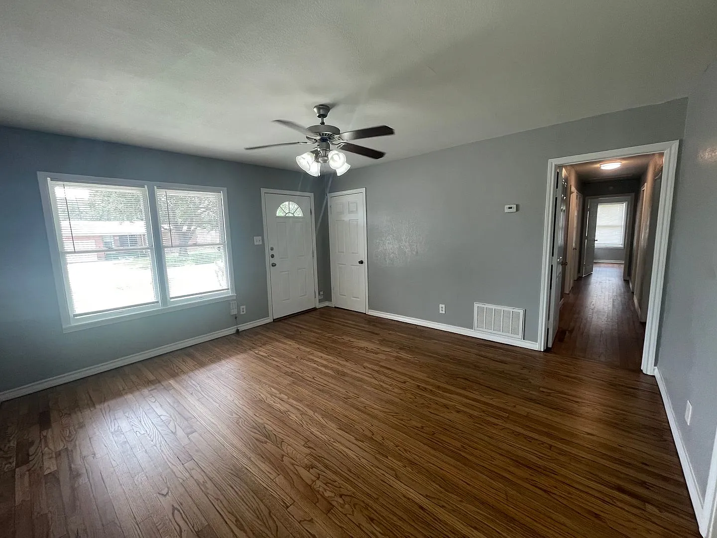 Priced to Rent- 3/1.5 Nice update! Accepting Sec 8 — Photo 4
