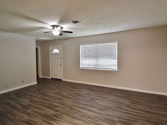 2nd image of 405 E Lavender Ln