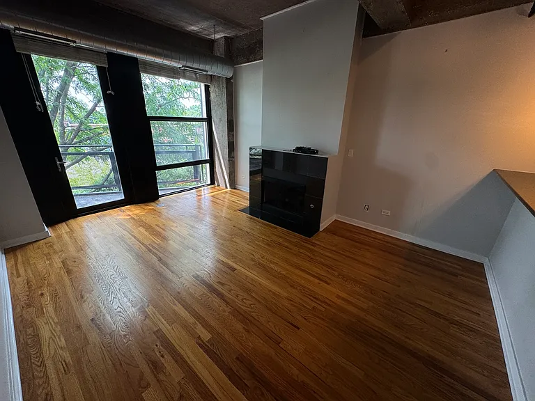 1071 W 15th St #309 — Photo 2