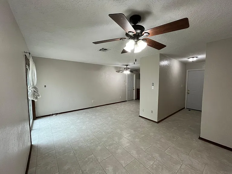 1505 Kingston Rd — Photo 3