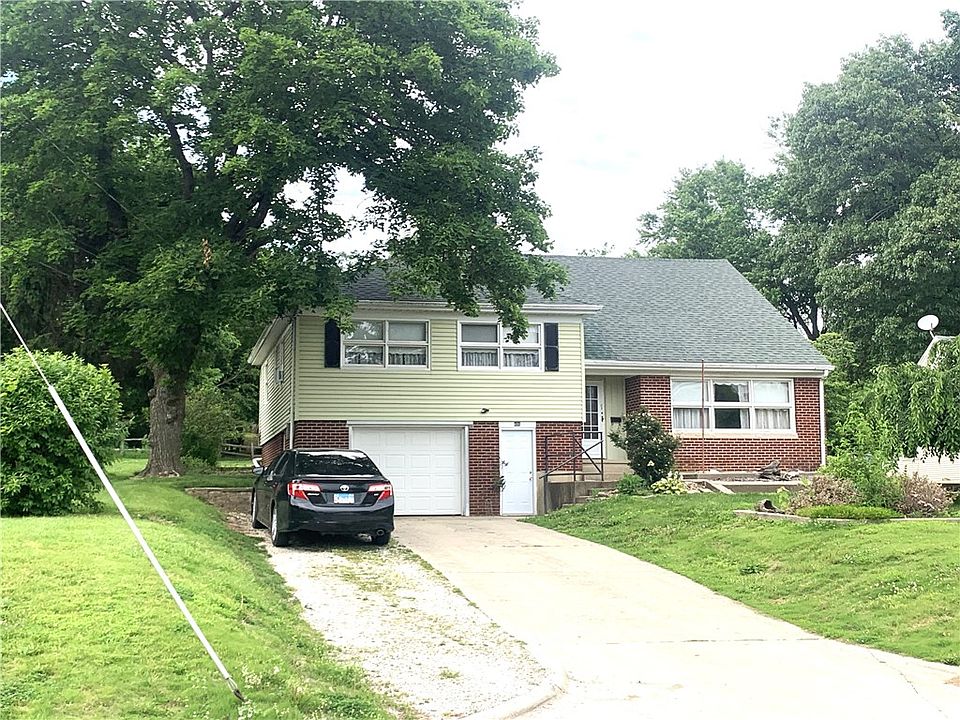 1st image of 600 E 6th St