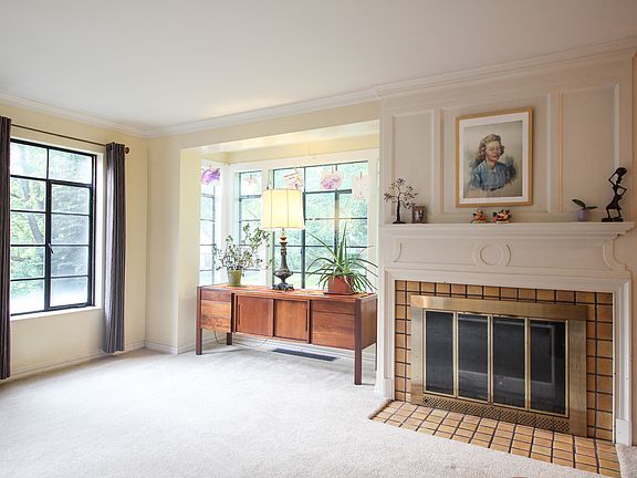 4th image of 2524 Chestnut Blvd