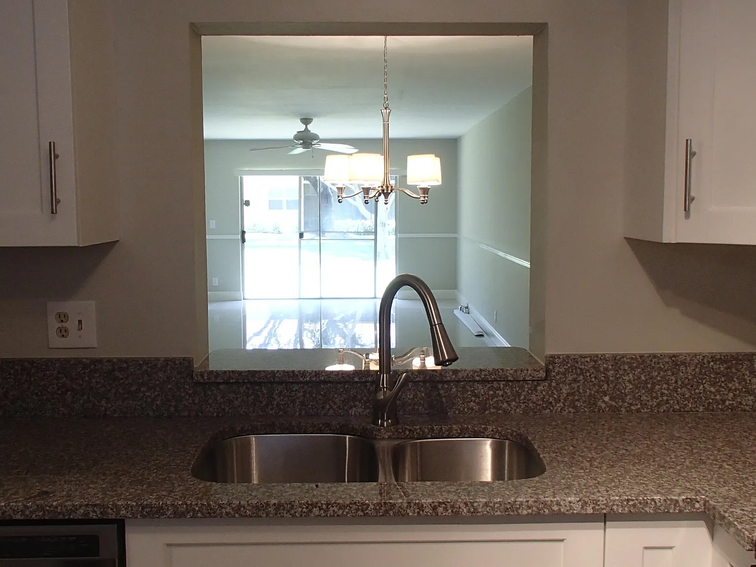 2 bed, 2.0 bath, 1136 sqft, $2,200 — Photo 2