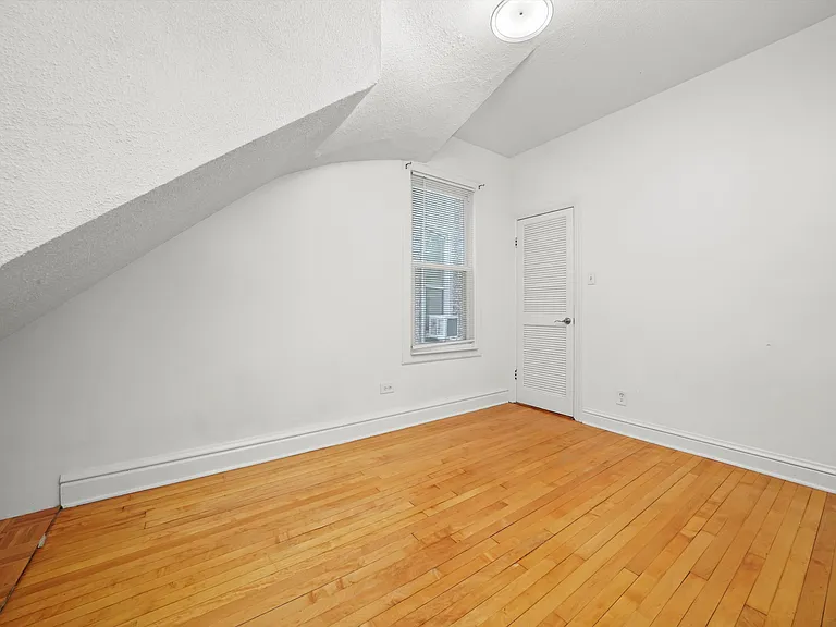 2444 W Gunnison St #1 — Photo 15