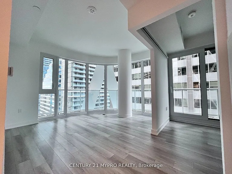 230 Simcoe St #1528 — Photo 2