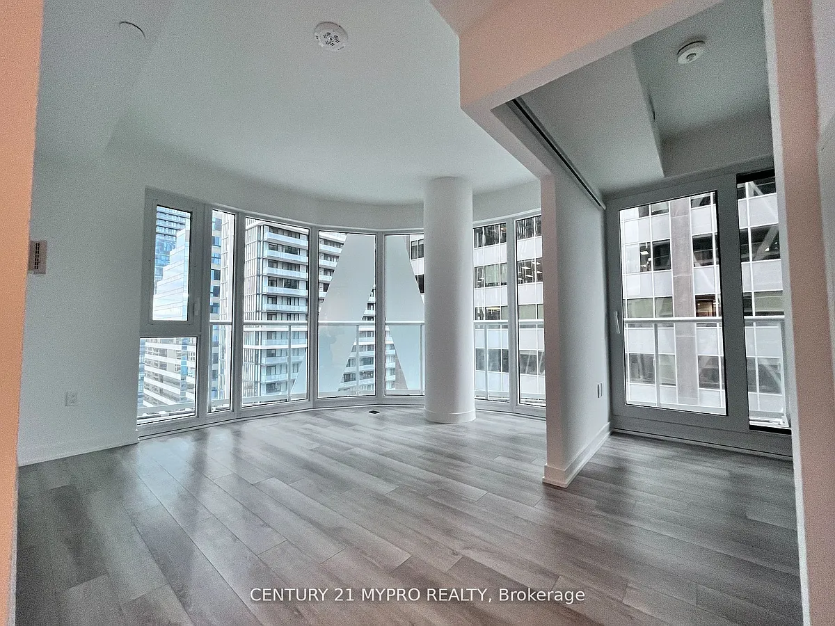 Building Photo - 230 Simcoe St #1528