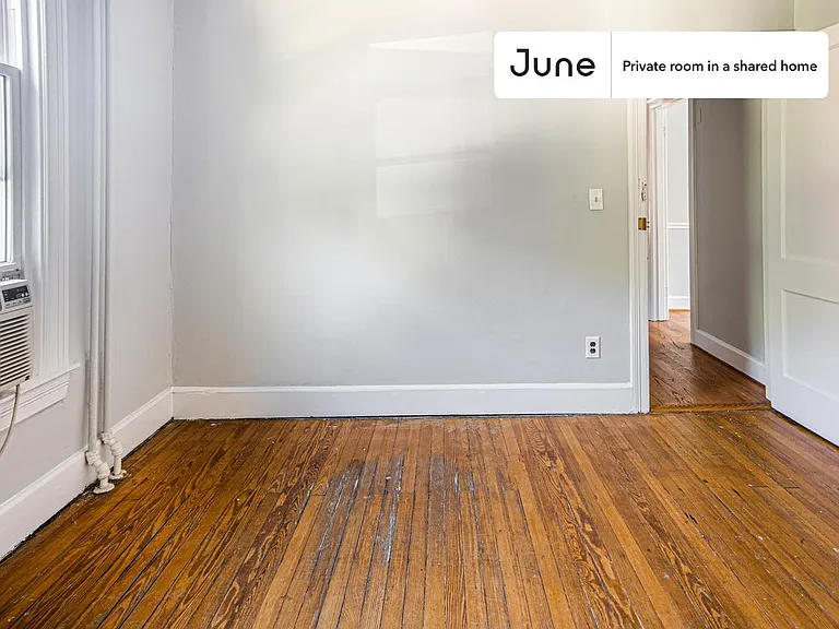 1214 Michigan Ave NE #D — Photo 2