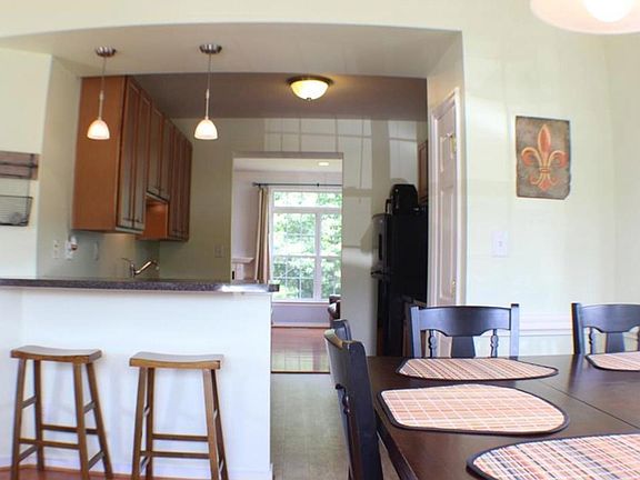 4th image of 309 Kingscote Ln