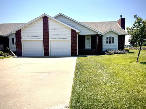 2605C Augusta Ln, Hays, KS 67601