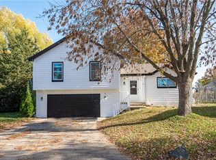 1033 SE Wingate Ct, Lees Summit, MO 64081