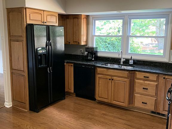 4th image of 1470 Birchwood Dr