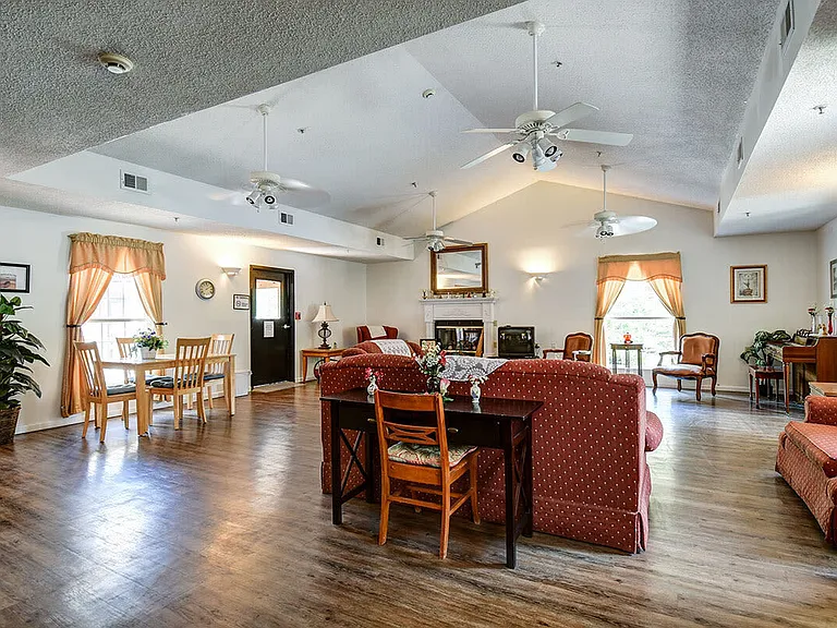 Heritage House — Photo 9
