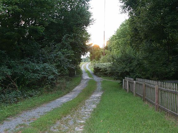 2nd image of 1401 Jersey Rd