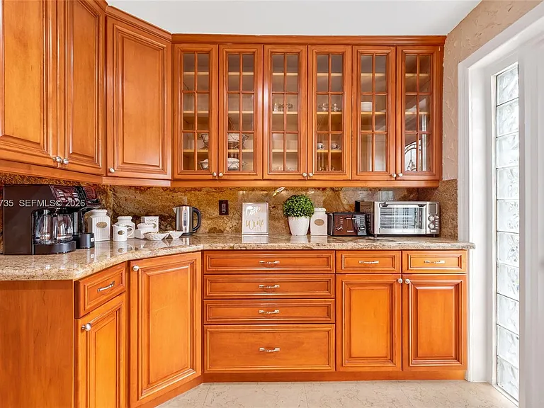 1960 Coral Reef Dr — Photo 7