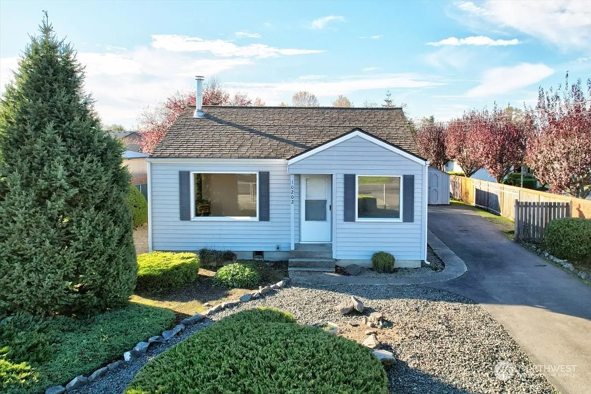 10202 16th Avenue E photo 1