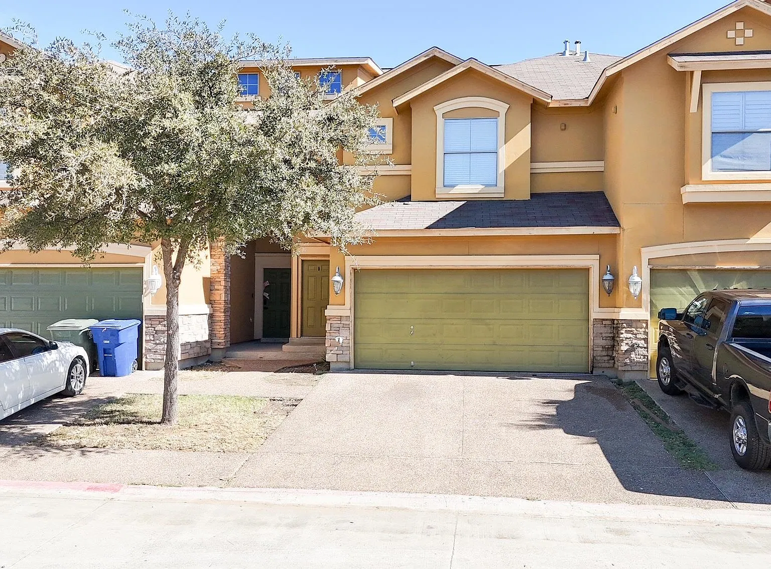 4 bed, 2.5 bath, 2137 sqft, $1,800 — Photo 3