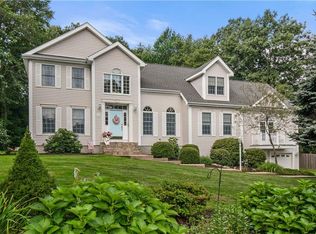 10 Sparrow Ln, Cranston, RI 02921