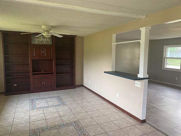 4th image of 7426 Regina Dr