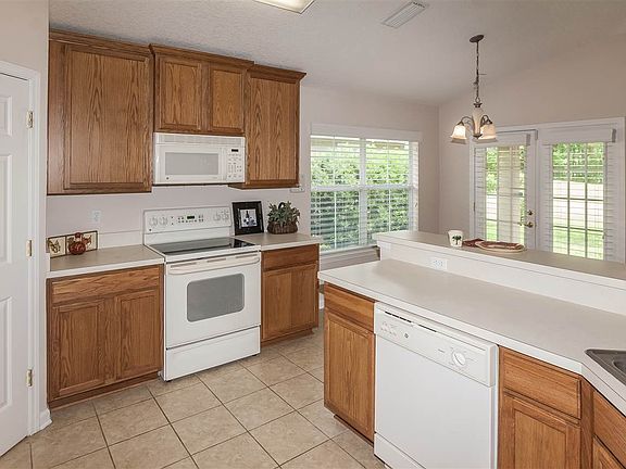 4th image of 1428 Stockbridge Ln