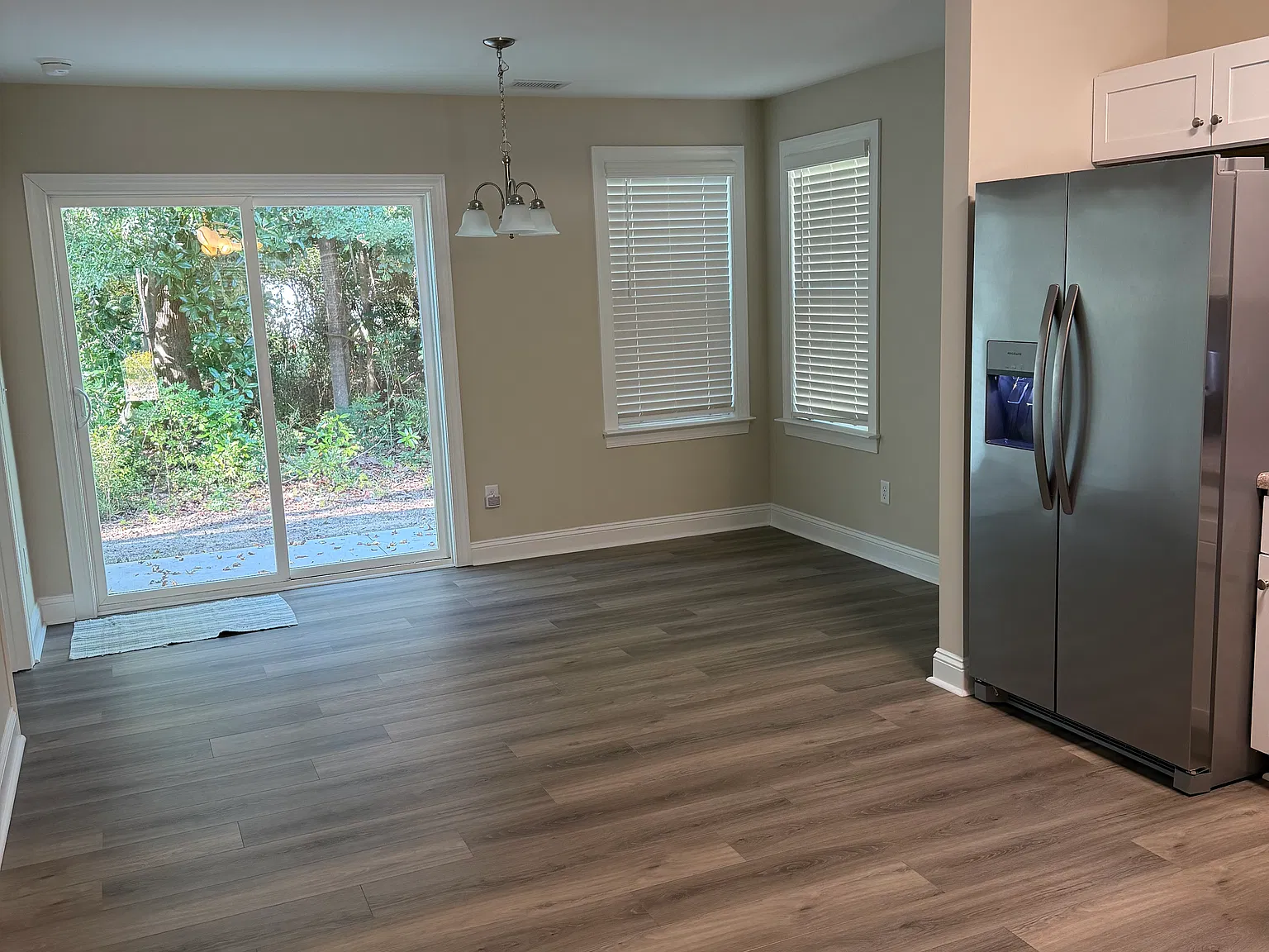 3 bed, 1200 sqft, $2,200 — Photo 3