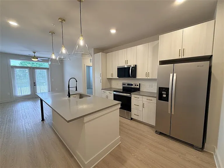 District on the Etowah Apartments — Photo 555