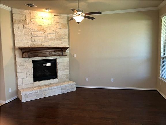 4th image of 900 Aplatan Ln