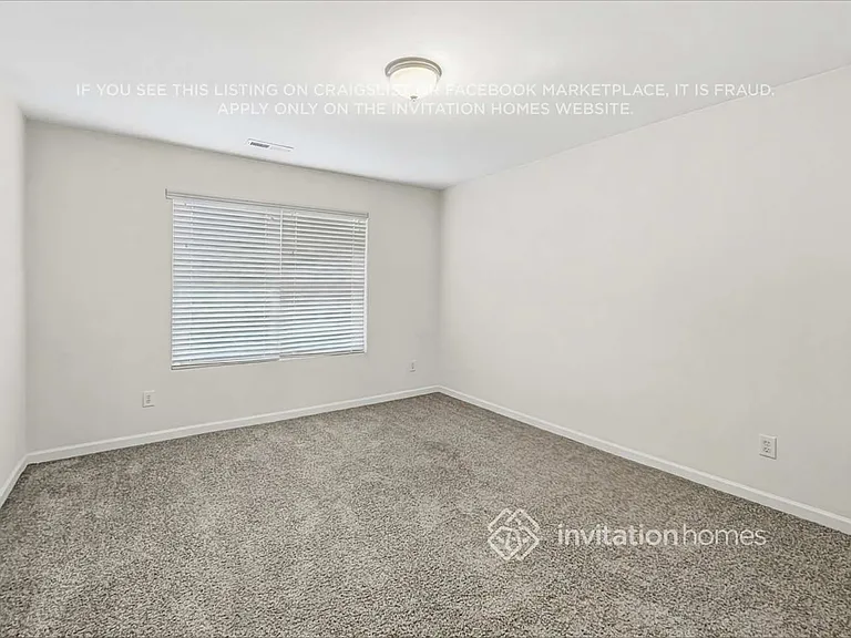 40 Luzelle Dr — Photo 16