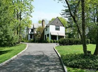 3 Bonnie Heights Rd, Manhasset, NY 11030