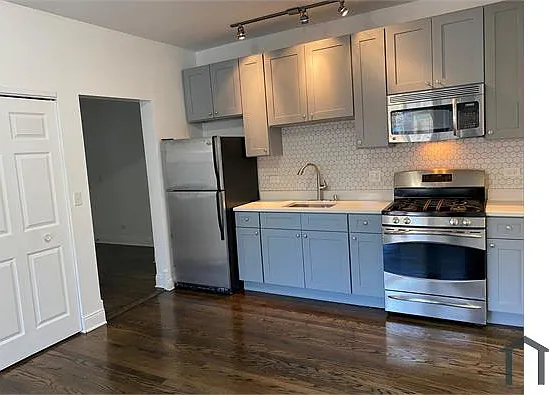 3 bed, 1400 sqft, $2,000 — Photo 2