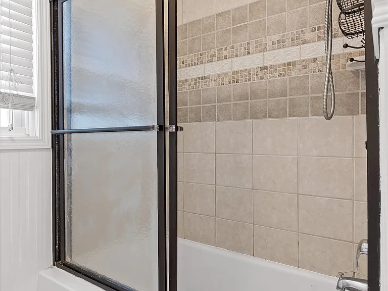 tile surround tub/shower