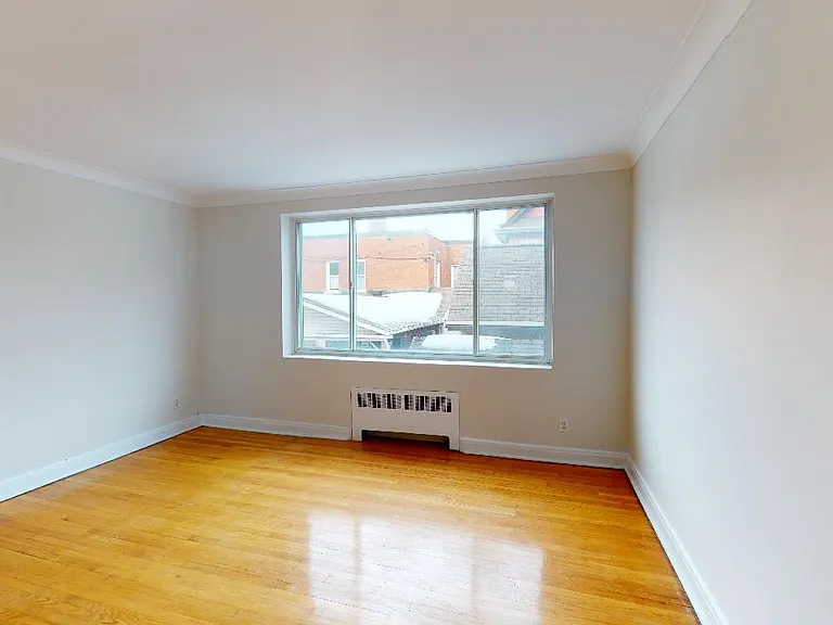 19 Strathcona Ave — Photo 12