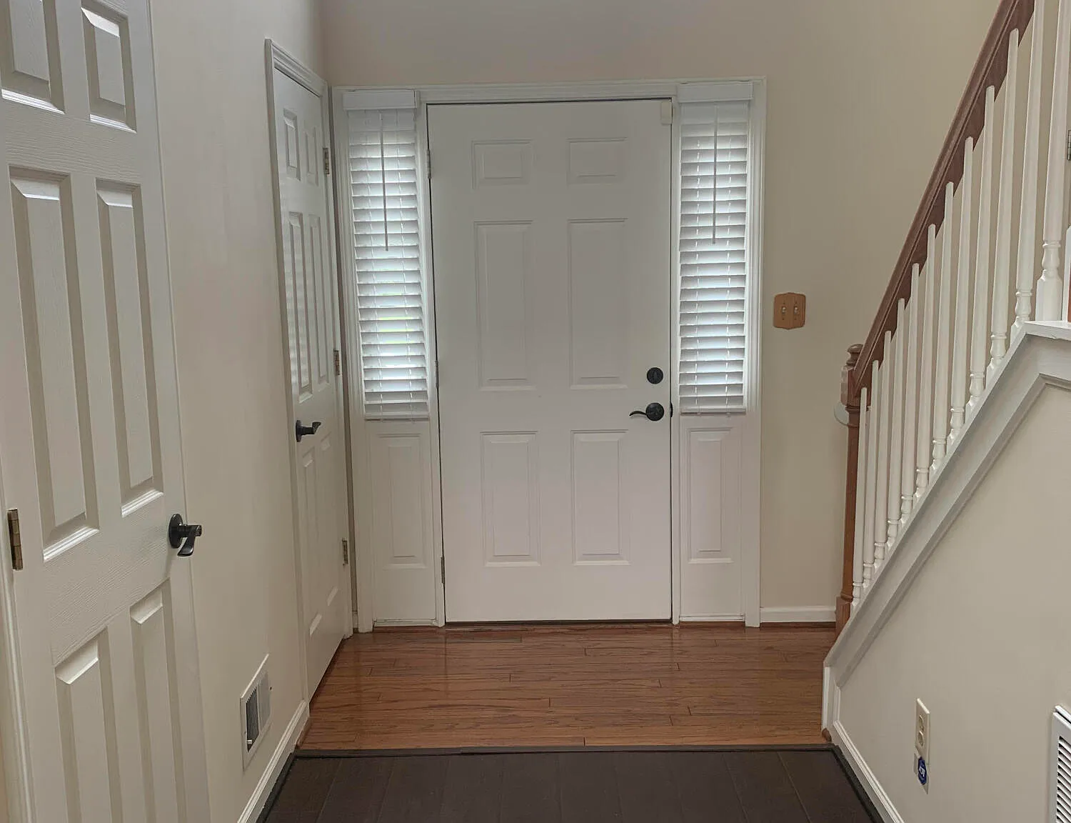 3 bed, 2.5 bath, 1699 sqft, $2,100 — Photo 2